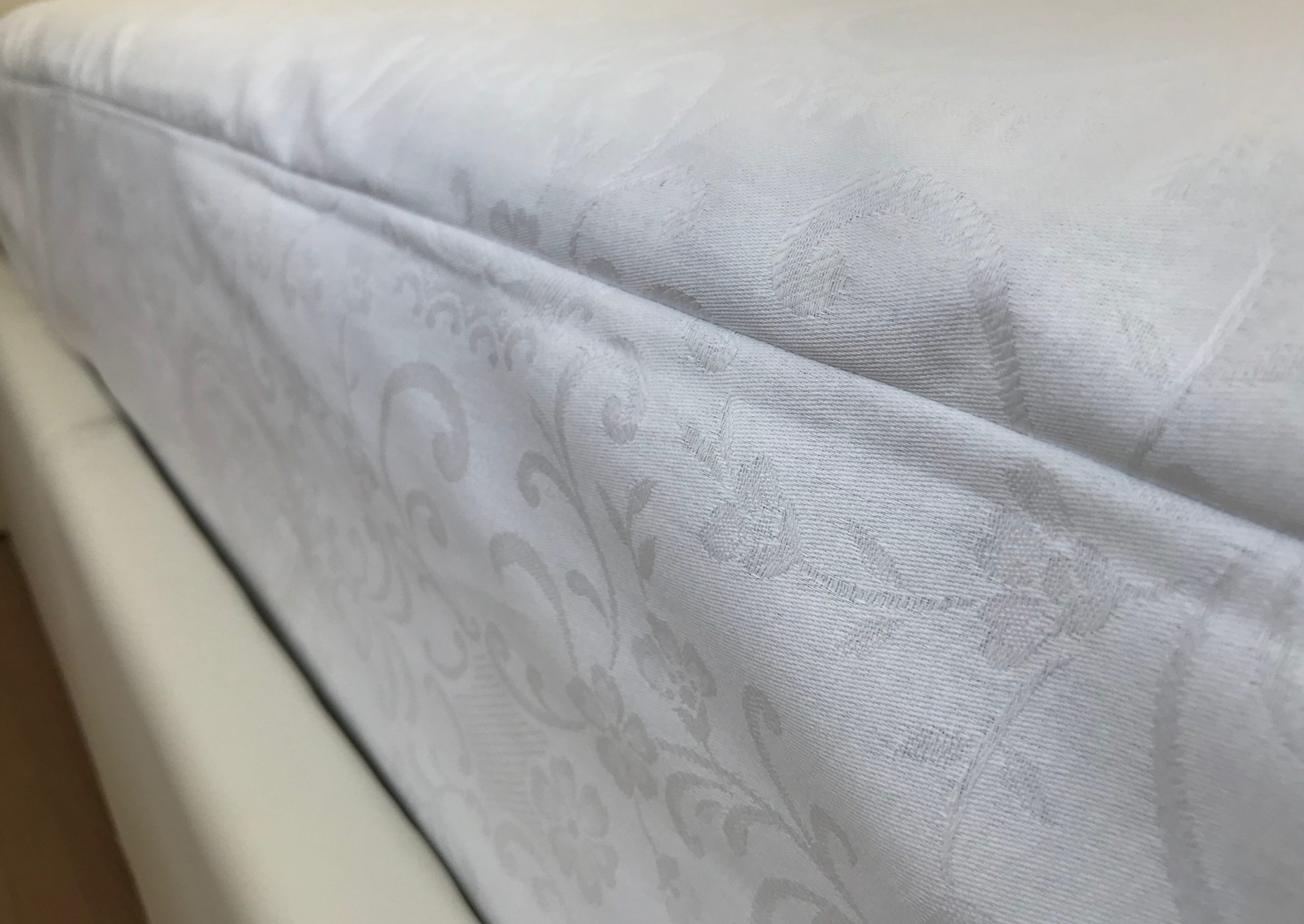 Coprimaterasso matrimoniale Jacquard C/Zip Lancetti